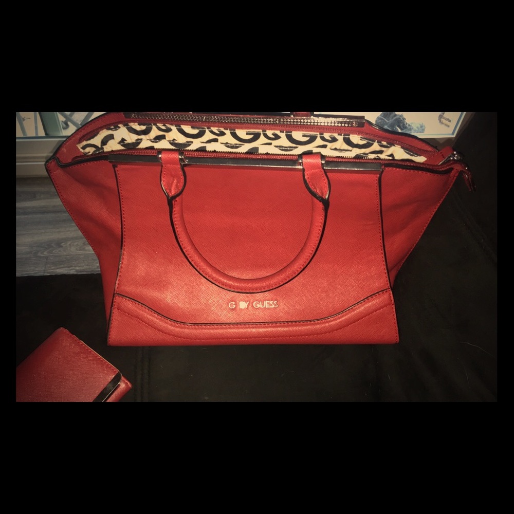 Guess bag with matching wallet